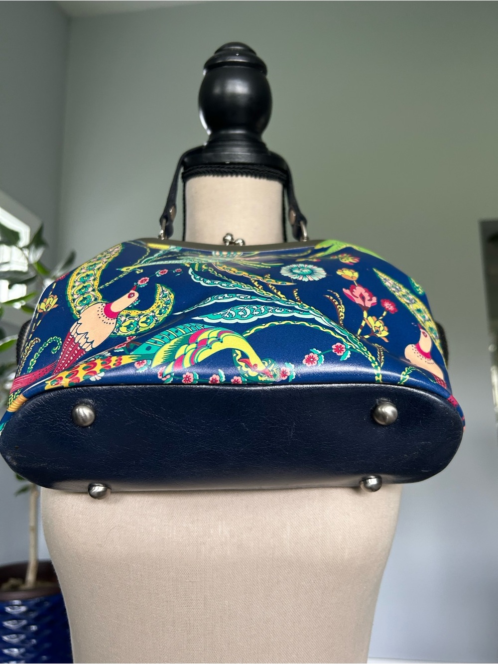 Patricia Nash Navy Birds of Paradise Kisslock Frame Bag - Picture 3 of 6